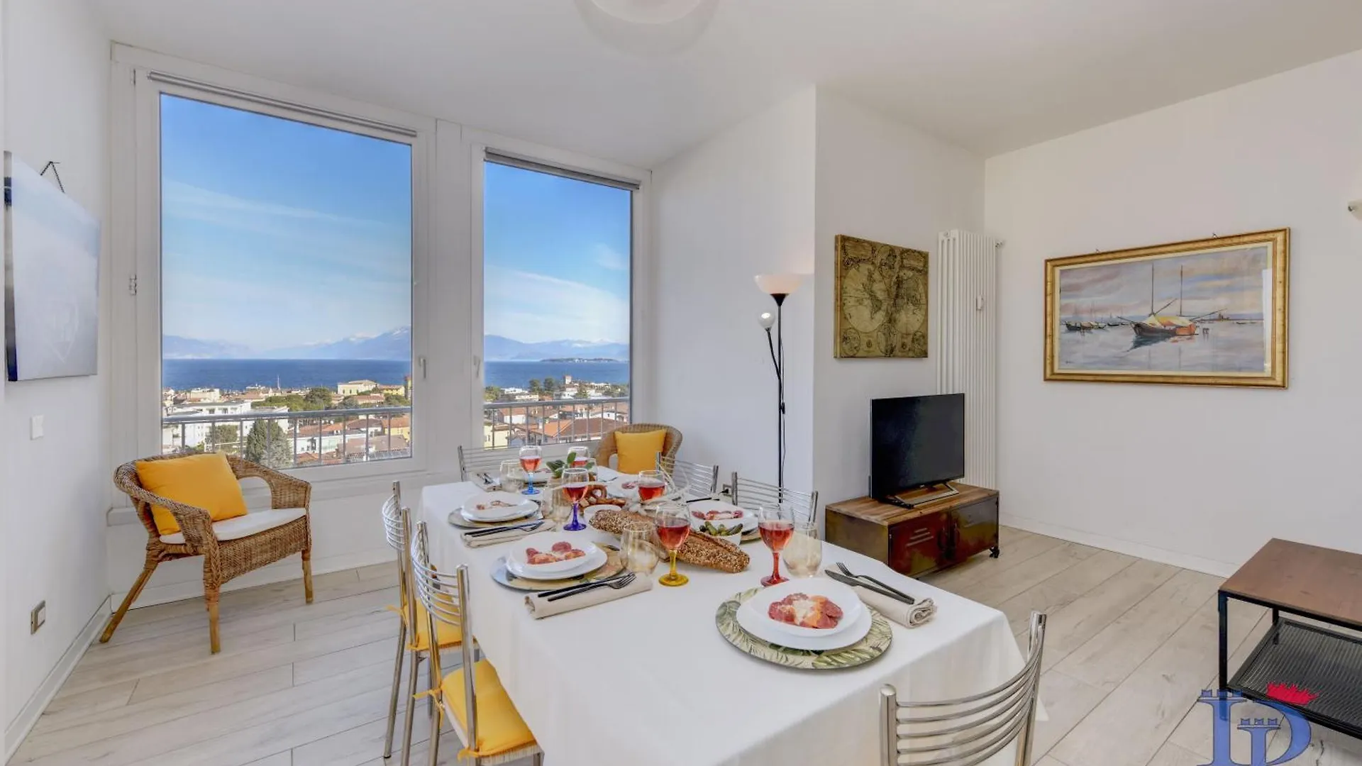 Desenzanoloft Official Partner Marriott Homes & Villas - Window Of Lake Family Apartment With Parking Spot Desenzano del Garda 0*,